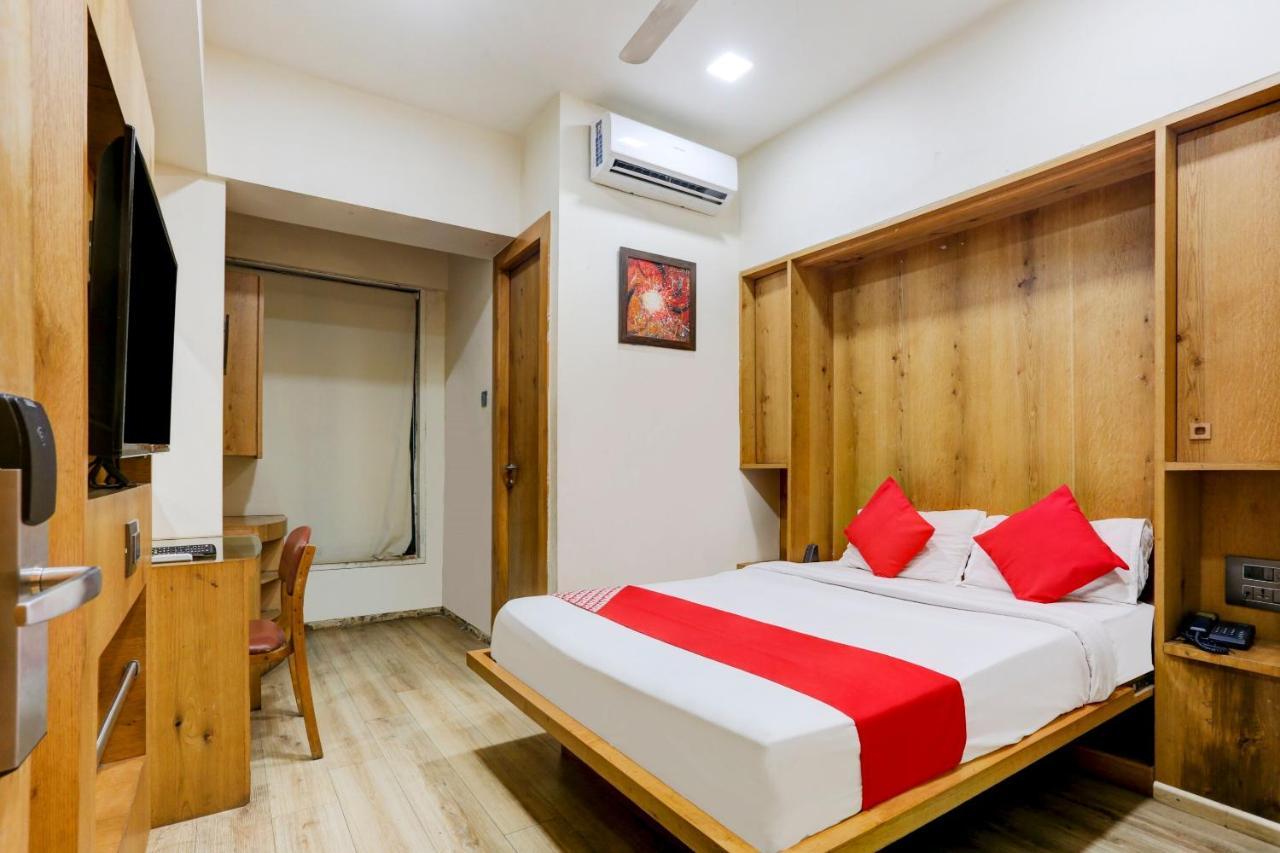 Oyo 81549 Hotel Elegance Nx Mumbai Eksteriør bilde