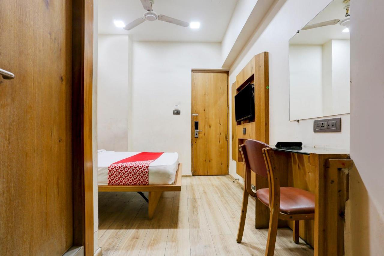 Oyo 81549 Hotel Elegance Nx Mumbai Eksteriør bilde