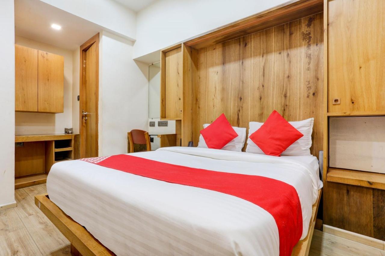 Oyo 81549 Hotel Elegance Nx Mumbai Eksteriør bilde