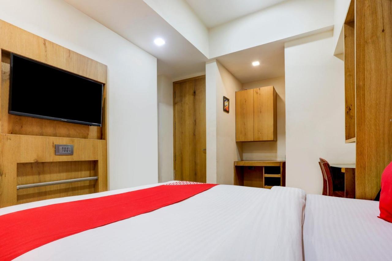Oyo 81549 Hotel Elegance Nx Mumbai Eksteriør bilde