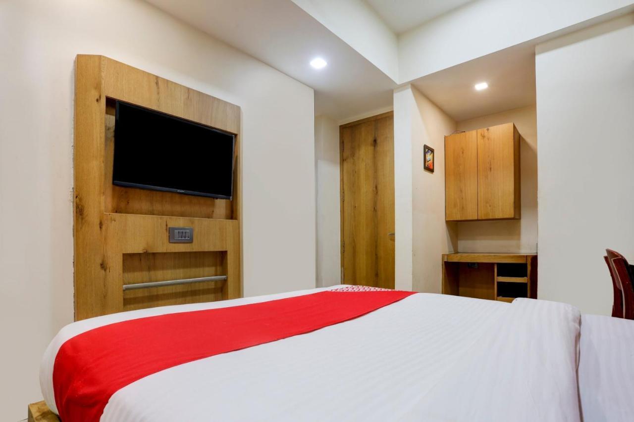 Oyo 81549 Hotel Elegance Nx Mumbai Eksteriør bilde